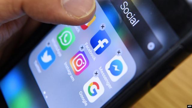 Свежие новости: Facebook обвиняют в шпионаже за пользователями через камеру смартфона