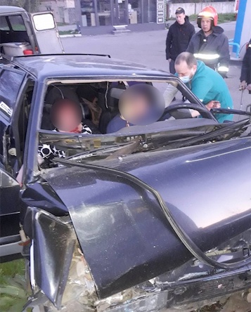 Фото новости: В Первомайске автомобиль въехал в АЗС Свежие новости: В Первомайске автомобиль въехал в АЗС