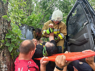 Свежие новости: На Миколаївщині в ДТП постраждала жінку, з автівки її деблокували рятувальники