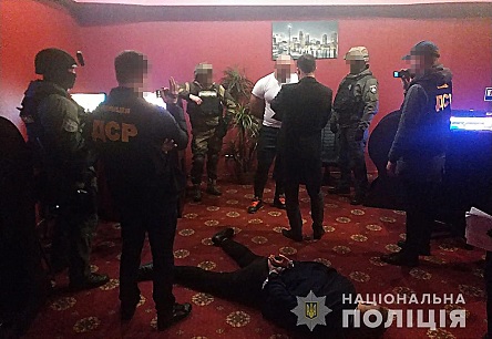 Свежие новости: В Киеве спецназ задержал вымогателей, которые «выбивали» несуществующие долги