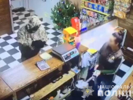 Фото новости: В Херсоне мужчина грабил магазины с игрушечным пистолетом Свежие новости: В Херсоне мужчина грабил магазины с игрушечным пистолетом