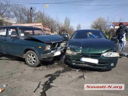 Свежие новости: В Николаеве столкнулись «Мицубиси» и «Жигули» — пострадал водитель