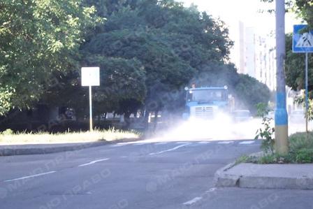 Свежие новости: Южноукраинцам станет легче - возобновлён полив улиц