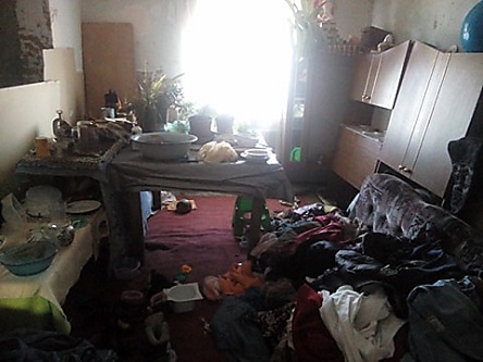 Свежие новости: В Вознесенске соцслужбы занялись семьей, которая пьет и живет только за «детские» выплаты