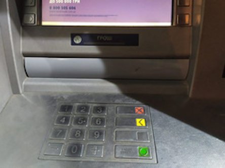 Свежие новости: В центре Николаева в двух банкоматах неизвестные установили фальшпанели, которые блокировали выдачу наличных
