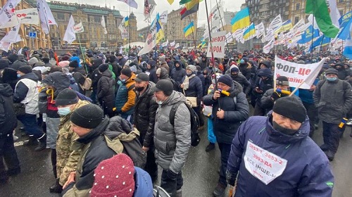 Фото новости: Онлайн: Под Радой начались столкновения между ФОПами и полицией Свежие новости: Онлайн: Под Радой начались столкновения между ФОПами и полицией