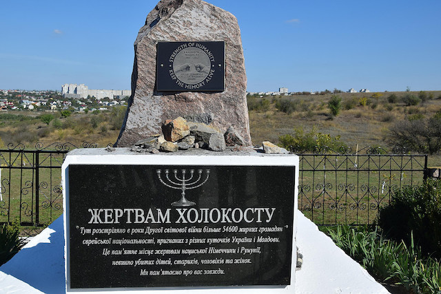 Свежие новости: На Николаевщине почтили память расстрелянных в селе Богдановка еврейских узников