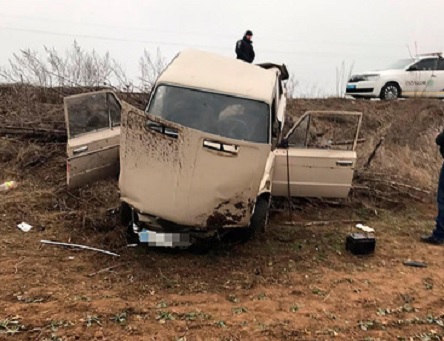 Свежие новости: На Николаевщине один «ВАЗ» слетел в кювет, а водитель другого въехал в «Renault» – в этих ДТП пострадали три человека