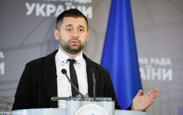 Свежие новости: Арахамия не исключил раскол монобольшинства