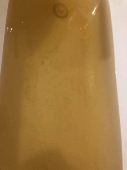 Свежие новости: «Фанта течет из крана», - жительница Николаева пожаловалась на желтую воду с черным осадком