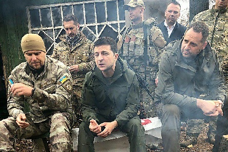 Свежие новости: «Я Президент страны, а не лох. Я сказал, оружие убери»: Зеленский приехал в Золотое и пообщался с николаевским активистом