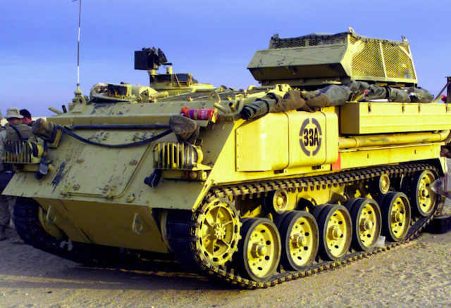 Свежие новости: П'яні британські солдати викрали 15-тонний танк і роздавили машини товаришів по службі
