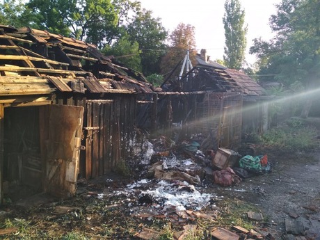 Свежие новости: В Снигиревке во время пожара спасли 3 автомобиля