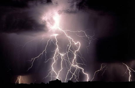 Свежие новости: В Украине дожди с грозами обесточили почти 400 населенных пунктов