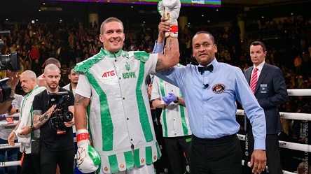 Свежие новости: Почему Александр Усик вышел на ринг в форме АТБ