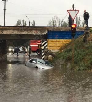 Свежие новости: В Одессе ловят затонувшие машины
