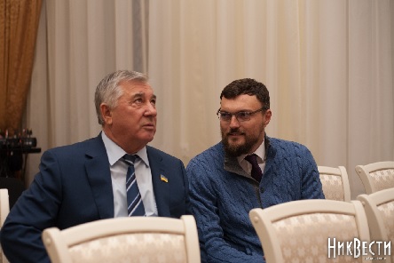 Свежие новости: Часть депутатов николаевского «Оппоблока» вслед за Дюминым выступили против Дятлова на закрытой встрече