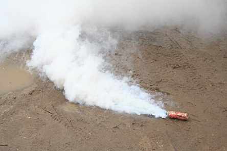 Свежие новости: На Николаевщине мужчине во двор кинули дымовую шашку с запиской «Вас ищет кредитор»