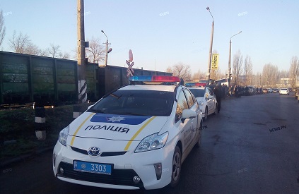 Фото новости: В Николаеве грузовой поезд на переезде снес «КамАЗ» Свежие новости: В Николаеве грузовой поезд на переезде снес «КамАЗ»