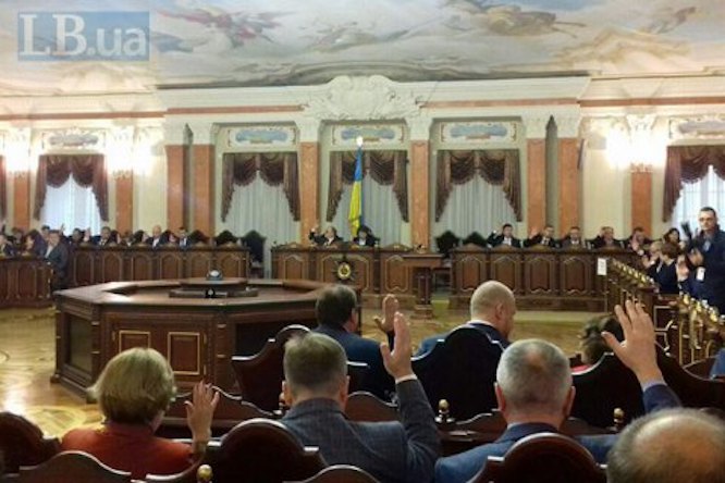 Фото новости: Пленум Верховного суда оспаривает конституционность введенного правительством карантина в Украине Свежие новости: Пленум Верховного суда оспаривает конституционность введенного правительством карантина в Украине
