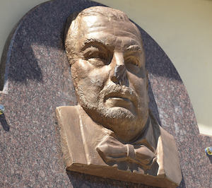 Свежие новости: В Николаеве повредили мемориальную доску Кравченко