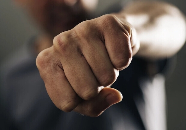 Свежие новости: Депутат селищної ради Миколаївського району побив чоловіка