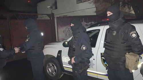 Свежие новости: Новогодняя зрада. Как под Киевом делали елочные игрушки для армии России