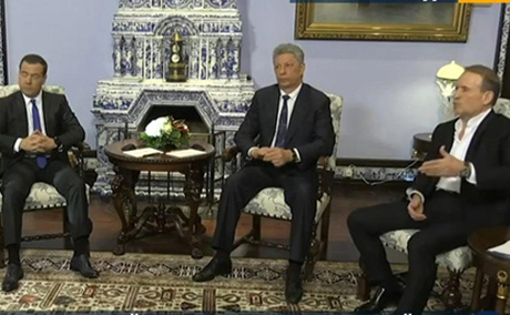 Фото новости: Порошенко о Бойко и Медведчуке: Поползли на коленях к Путину Свежие новости: Порошенко о Бойко и Медведчуке: Поползли на коленях к Путину