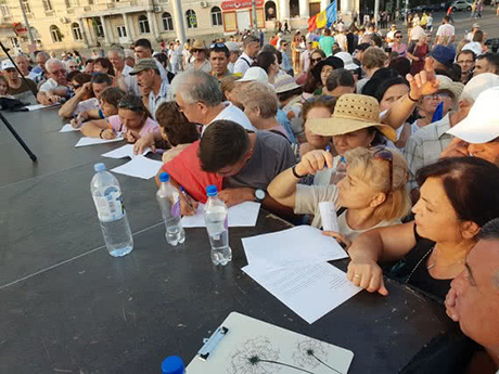 Свежие новости: Участники акции протеста в Кишиневе потребовали отставки правительства