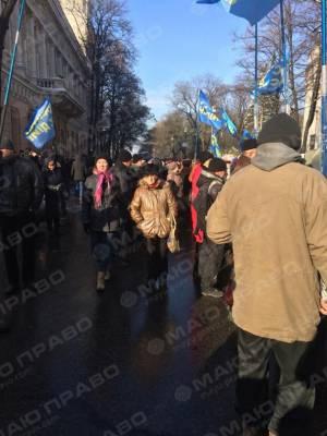 Свежие новости: Митинги в центре Киева: людей выстраивают в очереди, за участие обещают 125 гривен (Видео)