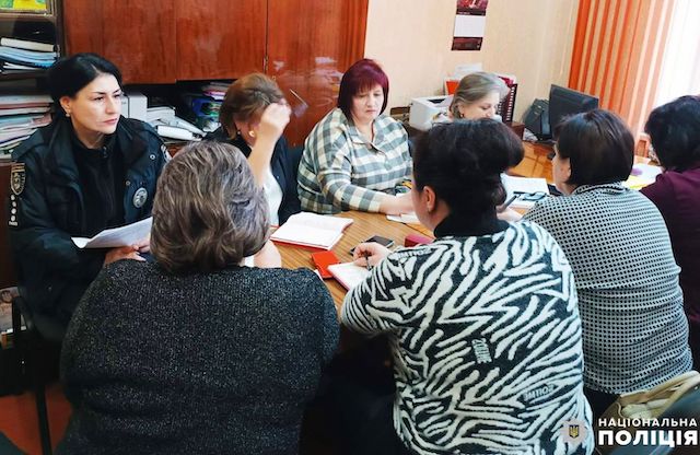 Свежие новости: У Вознесенському районі поліцейська взяла участь у проведенні круглого столу освітян