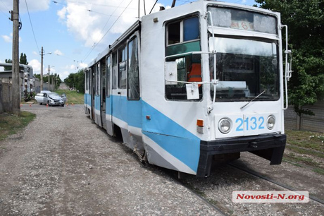 Свежие новости: В Николаеве «Шевроле» врезался в трамвай — пострадал 1 человек