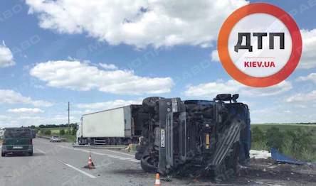 Свежие новости: На Одесской трассе перевернулась грузовая фура