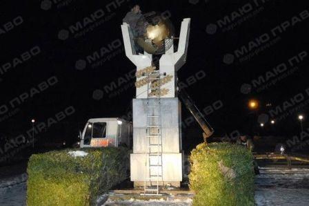 Свежие новости: В Баштанке памятник Ленина сменили на знак Единства и Мира