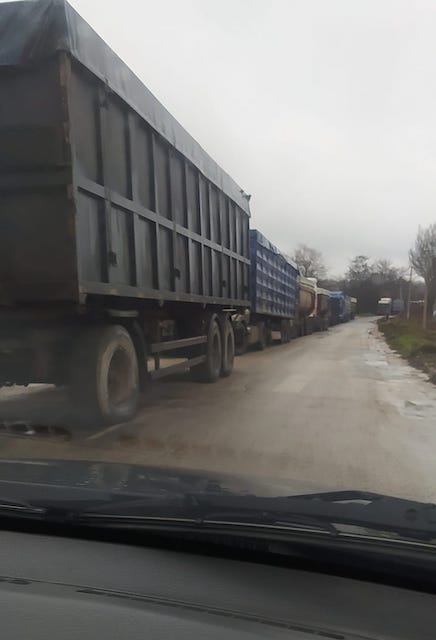 Свежие новости: Жители села под Николаевом возмущены потоком транзитных фур: «Когда закончится издевательство над народом?»