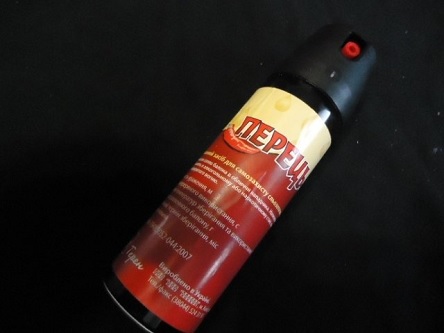 Свежие новости: Во Львове девушка перепутала газовый баллончик с духами и отравила 12 подростков