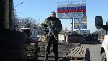 Свежие новости: На Донбассе боевик устроил стрельбу на блокпосту, ранена женщина