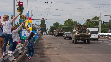Свежие новости: В Николаеве студенты МКУ имени Пилипа Орлика песней поблагодарили всех защитников Украины