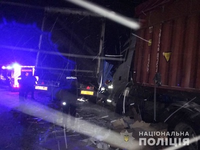 Свежие новости: На Первомайщине столкнулись фуры: есть погибший