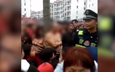 Свежие новости: Голого изменника и любовницу привязали к дереву