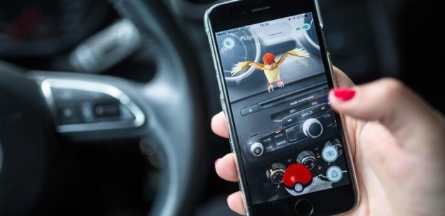 Свежие новости: Водитель, игравший за рулем в Pokemon GO, врезался в патрульную машину (ВИДЕО)