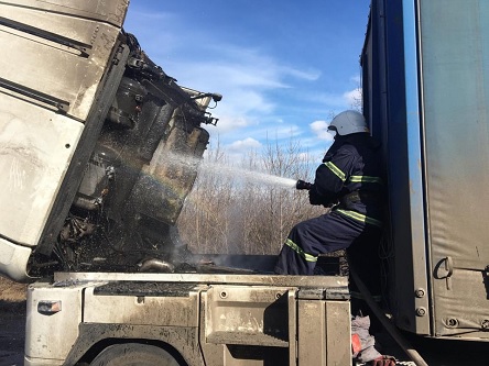 Свежие новости: ФОТО: На Миколаївщині на ходу загорілася вантажівка