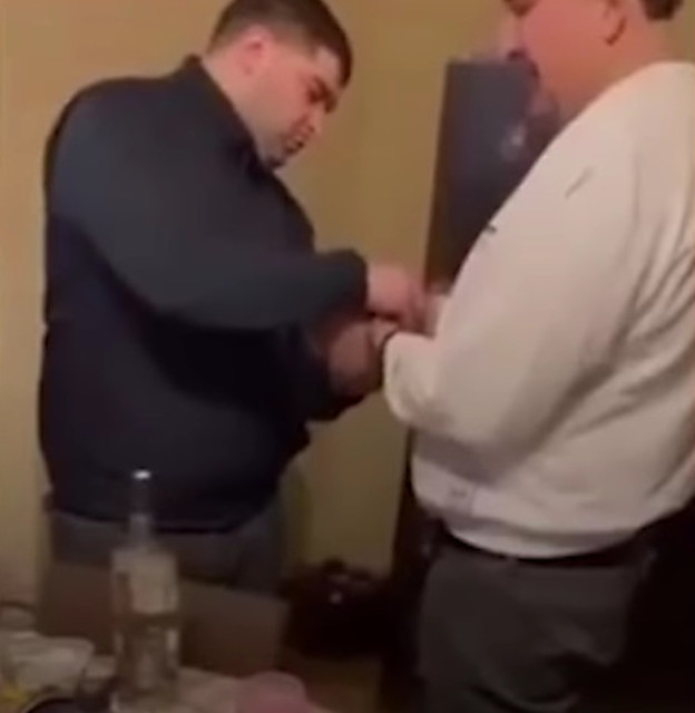 Свежие новости: Видео задержания Саакашвили – его задержали прямо за столом и он не сопротивлялся