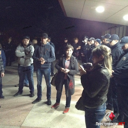 Свежие новости: В Николаеве 15 человек пытаются сорвать концерт Сергея Бабкина – зал «заминировали», зрители в бешенстве