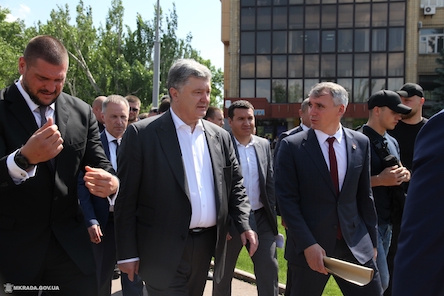 Свежие новости: Порошенко в Николаеве пообещал направить из своего благотворительного фонда 5 млн грн на реконструкцию площади Соборной