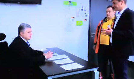 Свежие новости: ОНЛАЙН: Порошенко приехал на медэкспертизу