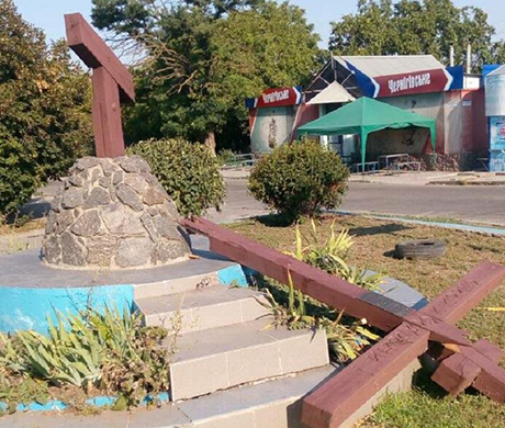 Свежие новости: В Николаеве вандалы сломали поклонный православный крест