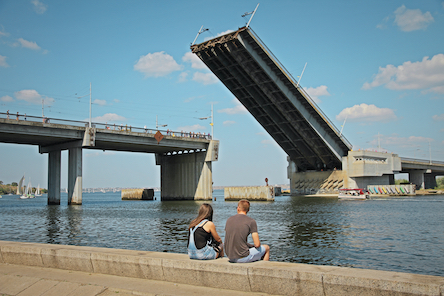 Свежие новости: У понеділок розведуть Інгульський та Південнобузький мости
