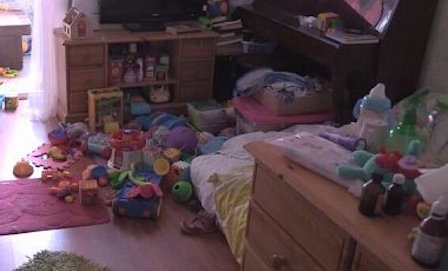 Свежие новости: В Киеве из окна 16-го этажа выпала трехлетняя девочка