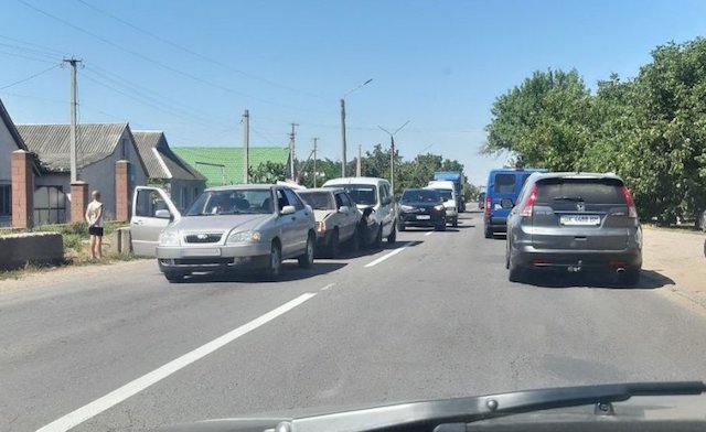 Фото новости: В Новой Одессе на одном отрезке сразу два ДТП: есть пострадавший Свежие новости: В Новой Одессе на одном отрезке сразу два ДТП: есть пострадавший